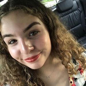 Meet your Posher, Claudia